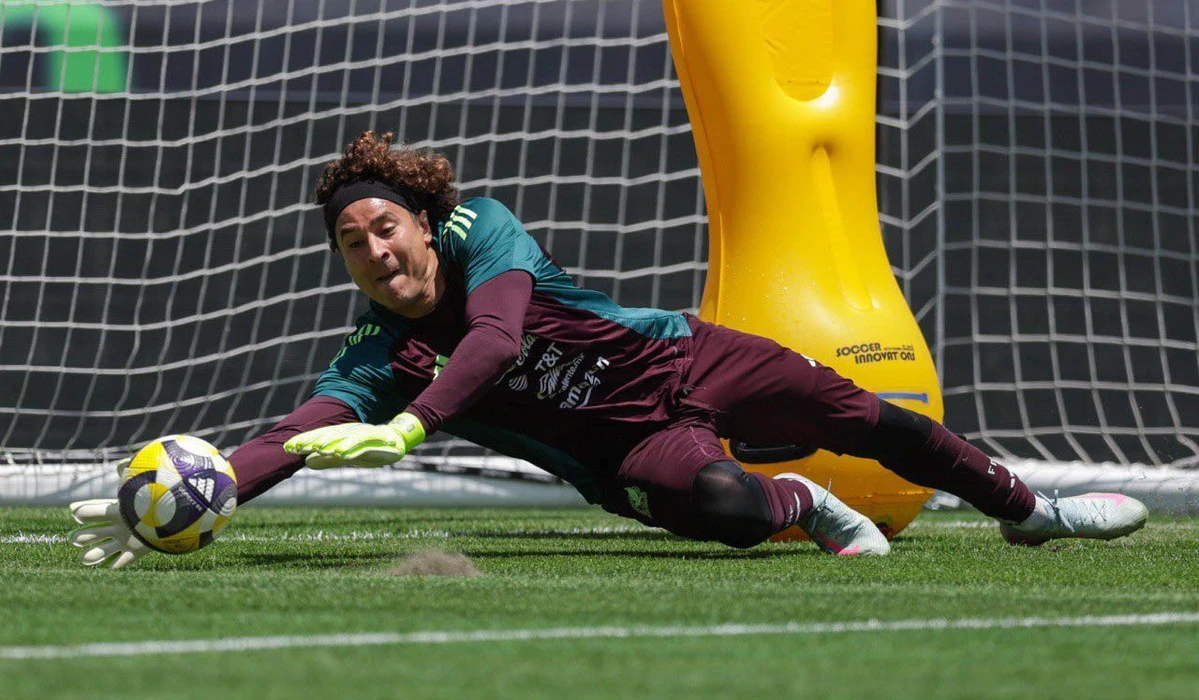Memo Ochoa: Voy contra la naturaleza pero quiero ser titular
