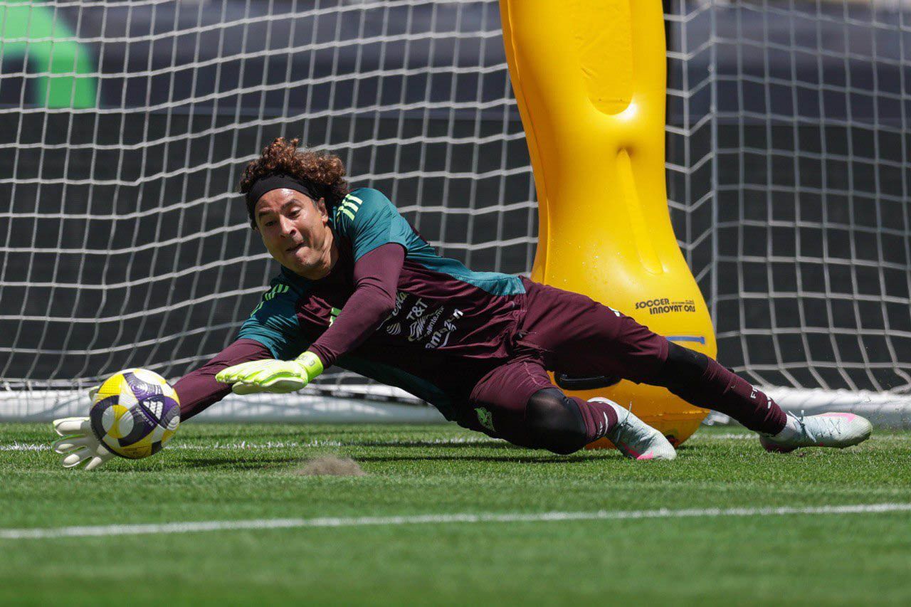 Memo Ochoa: Voy contra la naturaleza pero quiero ser titular