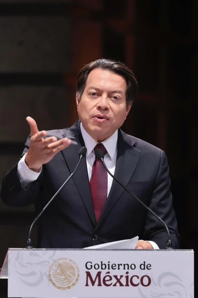 Mario Delgado anuncia aumento salarial del 9%  para maestras y maetros