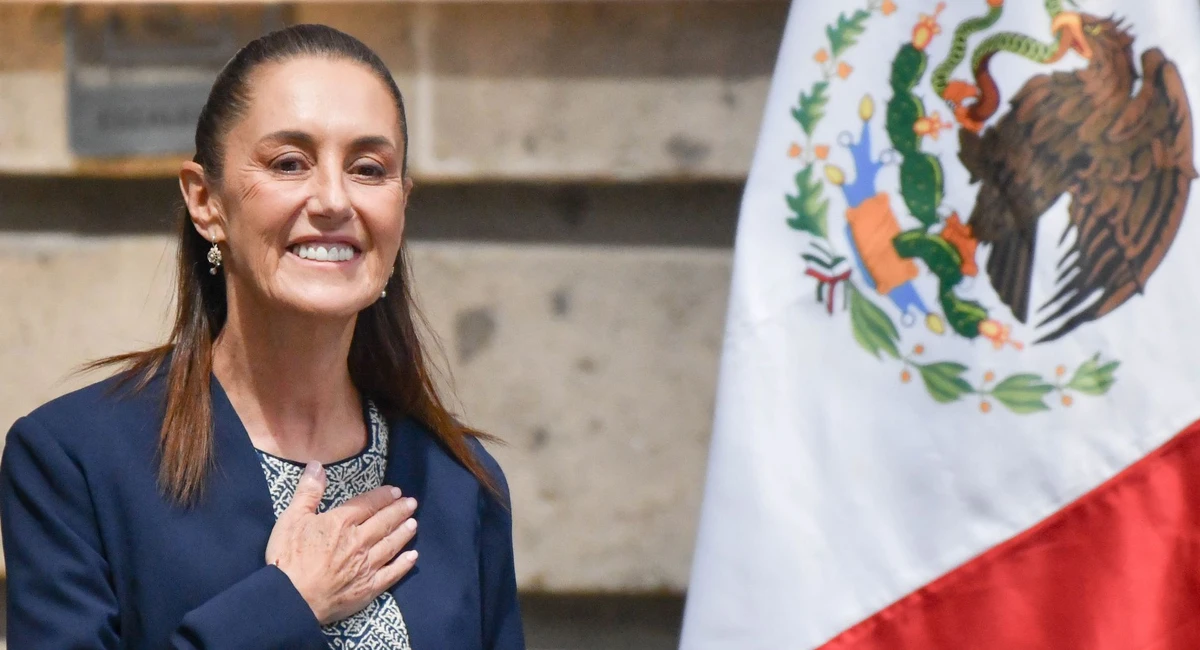 Sheinbaum evita hablar sobre Gerardo Mérida y Enrique Díaz tras entregarse en EU En un recorrido fue cuestionada por la prensa y ella no respondió, solo saludó a las personas