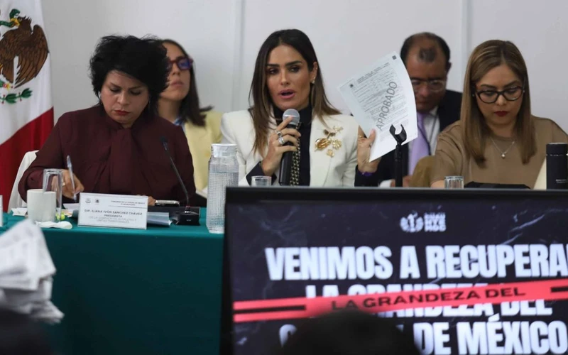 Comparece Rojo de la Vega en el Congreso local entre acusaciones