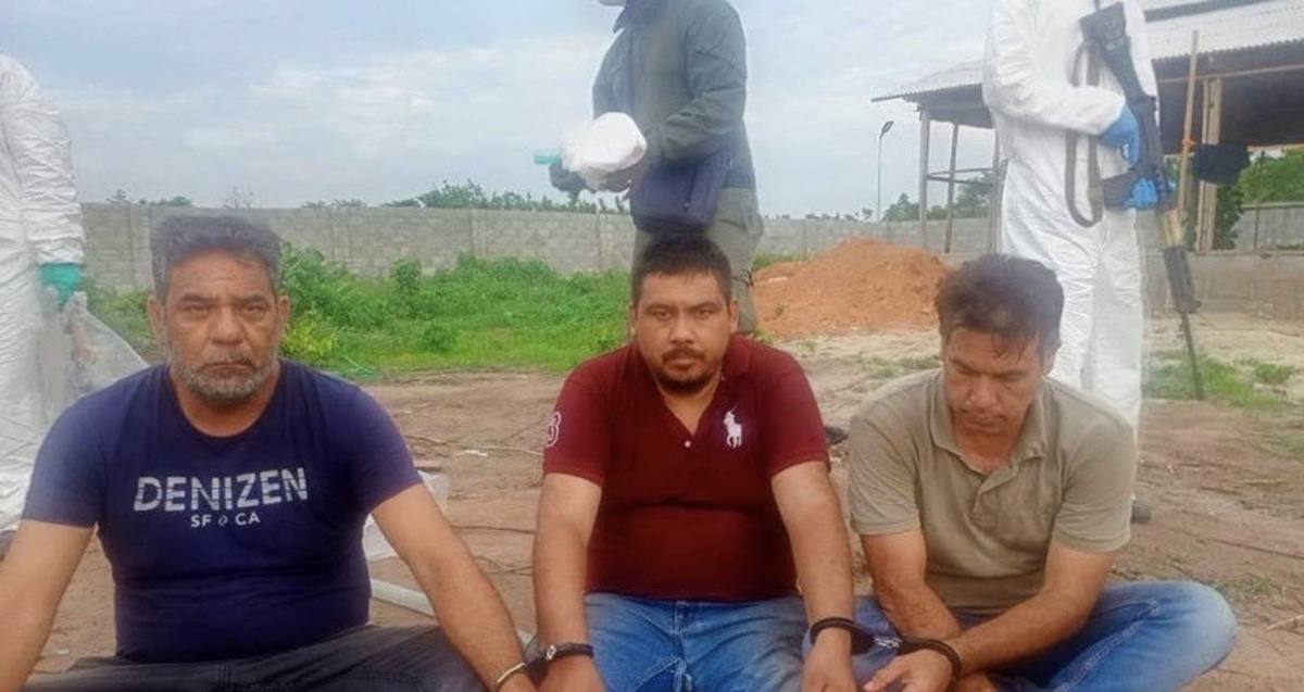 Detienen a mexicanos en Nigeria tras desmantelar laboratorio de metanfetamina Desmantelan laboratorio de metanfetamina en Nigeria y hay mexicanos detenidos.