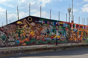 Artistas buscan romper R&eacute;cord Guinness con mural m&aacute;s grande del mundo hecho con pincel