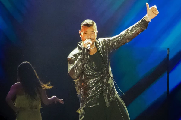 Ricky Martin detiene concierto tras ataque con gas lacrimógeno en Montenegro
