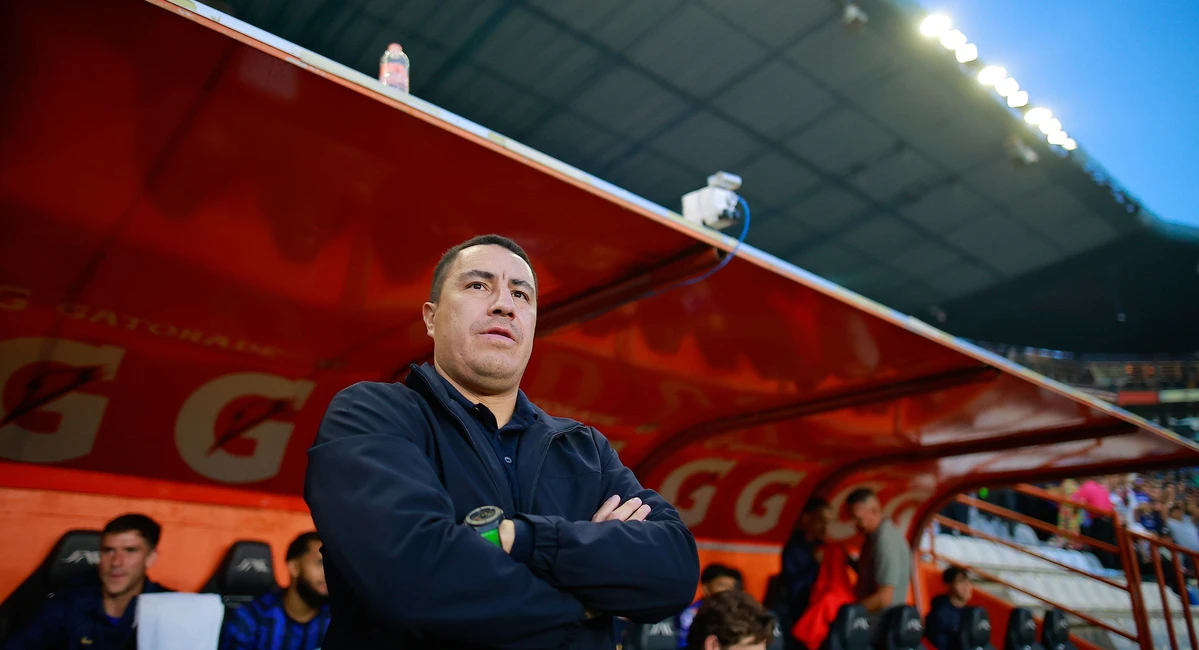 Cruz Azul metió queja contra Efraín Juárez tras decir que arbitraje les ha favorecido Efraín Juárez, ex futbolista y entrenador mexicano.