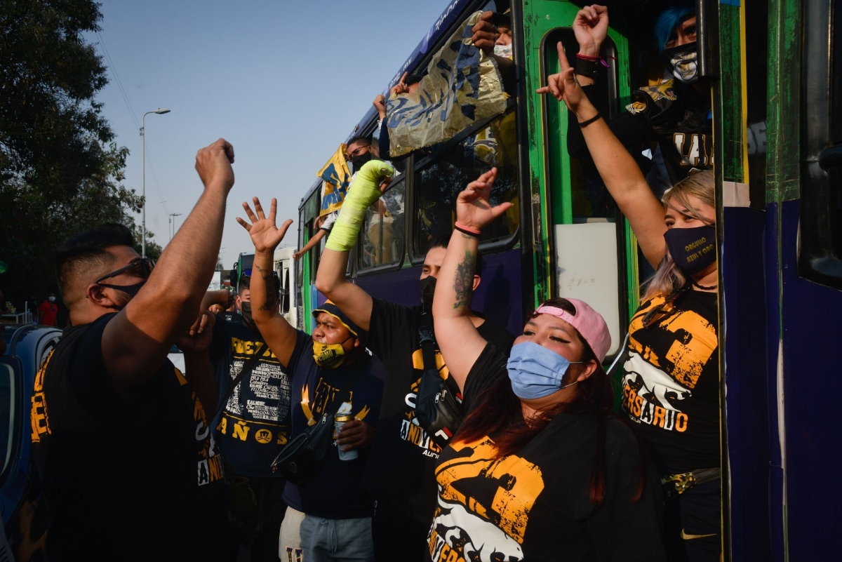 Marchas en la CDMX este 24 de mayo de 2026. ¿Dónde y a qué hora habrá? Aficionados de Pumas se reúnen rumbo al Estadio Universitario, donde disputarán la final del Clausura 2026 en el partido de vuelta junto a Cruz Azul. Foto: Cuartoscuro