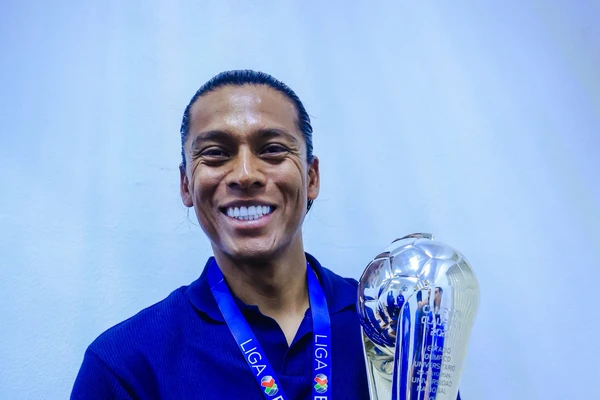 ¡Es oficial! Huiqui se queda como el DT oficial de Cruz Azul