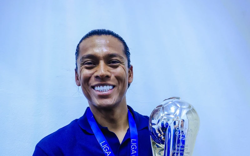 &iexcl;Es oficial! Huiqui se queda como el DT oficial de Cruz Azul