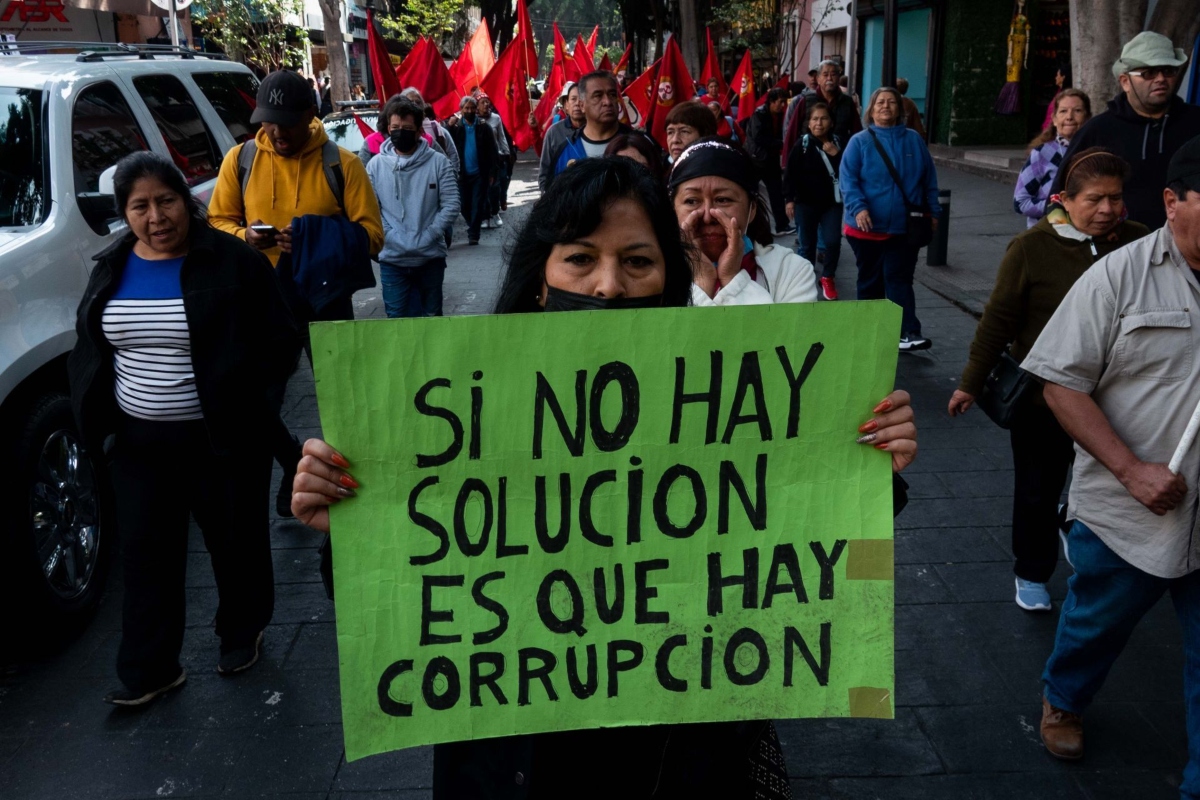 Estas son las marchas en CDMX hoy 27 de mayo La Asamblea General de Trabajadores exige aumento salarial, respeto a derechos sindicales, basificaciones, cumplimiento de laudos, etc. Foto: Cuartoscuro