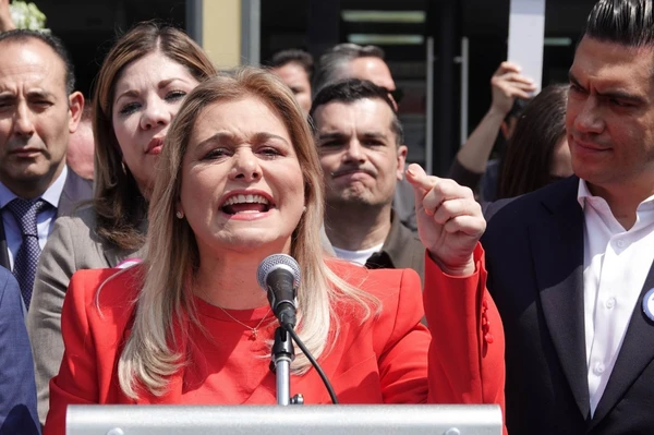 Maru Campos llega a comparecer en la FGR en CDMX