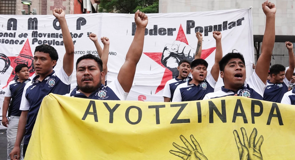 Padres de los 43 de Ayotzinapa convocan a marchas ante el abandono de GIEI a la investigación FOTO: CAMILA AYALA BENABIB / CUARTOSCURO.COM