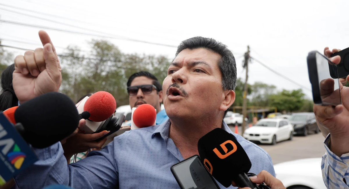 Marco Antonio Almanza, ex jefe de la policía en Sinaloa se habría entregado a las autoridades de EU Marco Antonio Almanza habría declarado que no iba a entregarse a las autoridades de EU