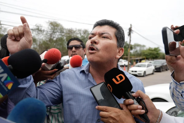Marco Antonio Almanza, ex jefe de la polic&iacute;a en Sinaloa se habr&iacute;a entregado a las autoridades de  EU