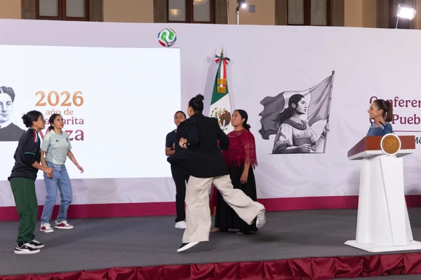 Sheinbaum impulsa canteras y futbol femenil rumbo al Mundial 2026