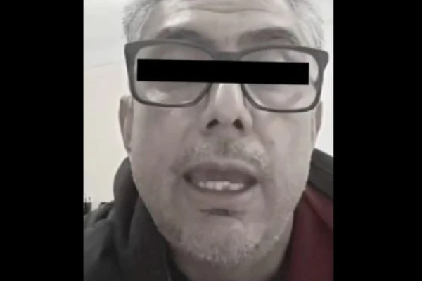 Maestro es denunciado por noviazgo con alumna de 14 años; un audio viral desata indignación
