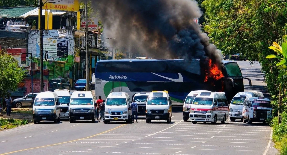 Captura de presuntos integrantes del CJNG desata bloqueos y violencia en Zitácuaro Captura de presuntos integrantes del CJNG desata bloqueos y violencia en Zitácuaro
