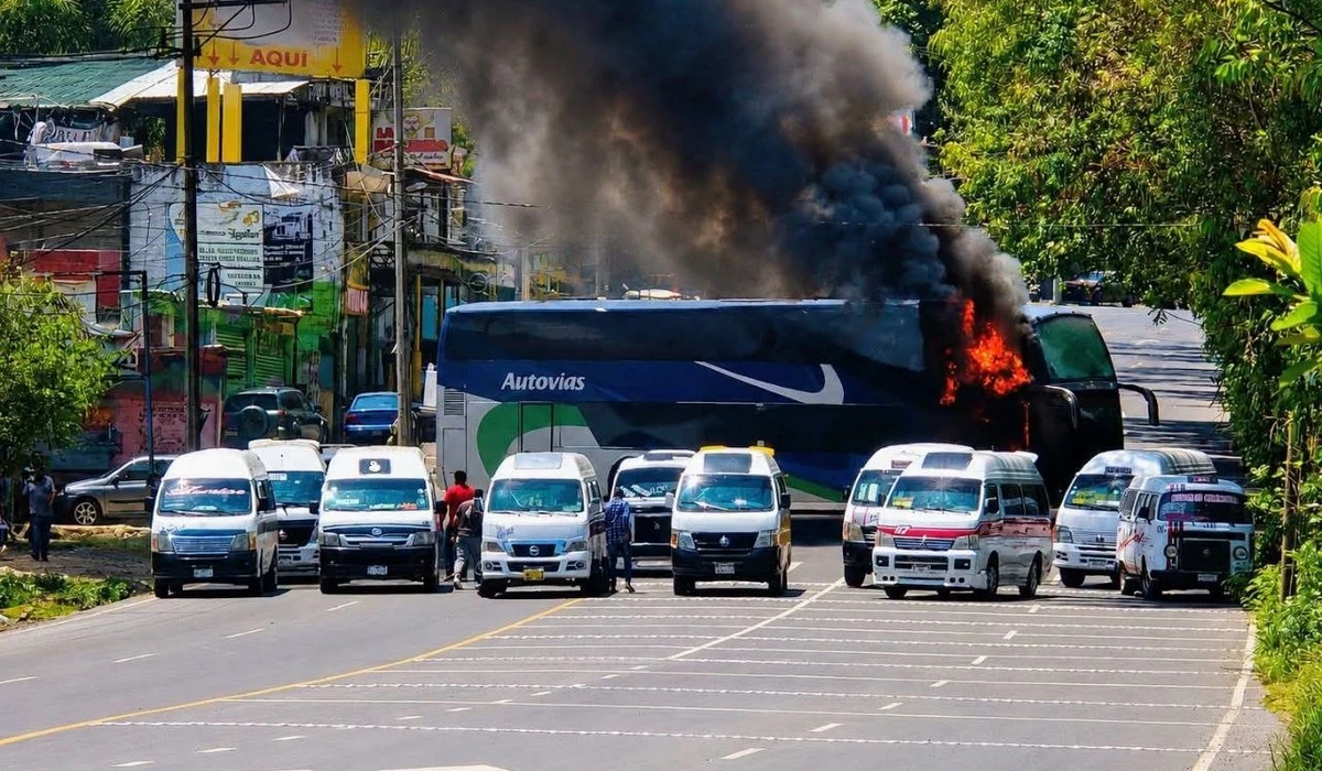 Captura de presuntos integrantes del CJNG desata bloqueos y violencia en Zit&aacute;cuaro