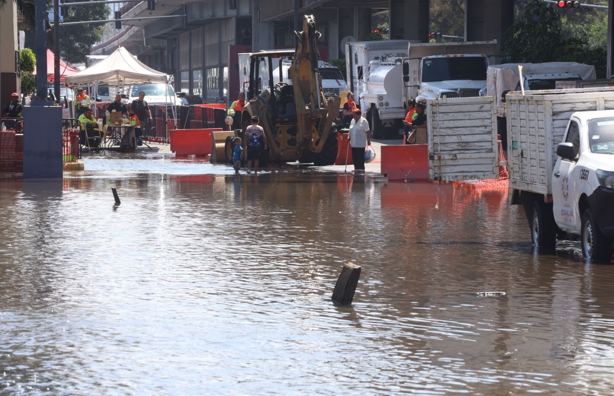 Otra megafuga en Iztapalapa afecta m&aacute;s de 10 viviendas y comercios