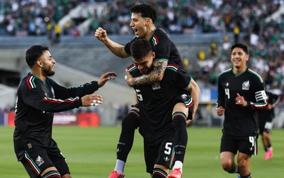 M&eacute;xico se despidi&oacute; de EU con triunfo ante Australia pero afici&oacute;n la manch&oacute; con peleas, golpes y ri&ntilde;as