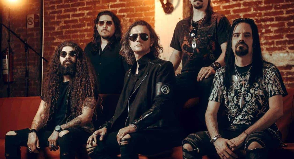 Ágora celebra 20 años de Zona de Silencio con edición especial Ágora celebra los 20 años de Zona de Silencio con una edición especial de tres discos y material inédito.