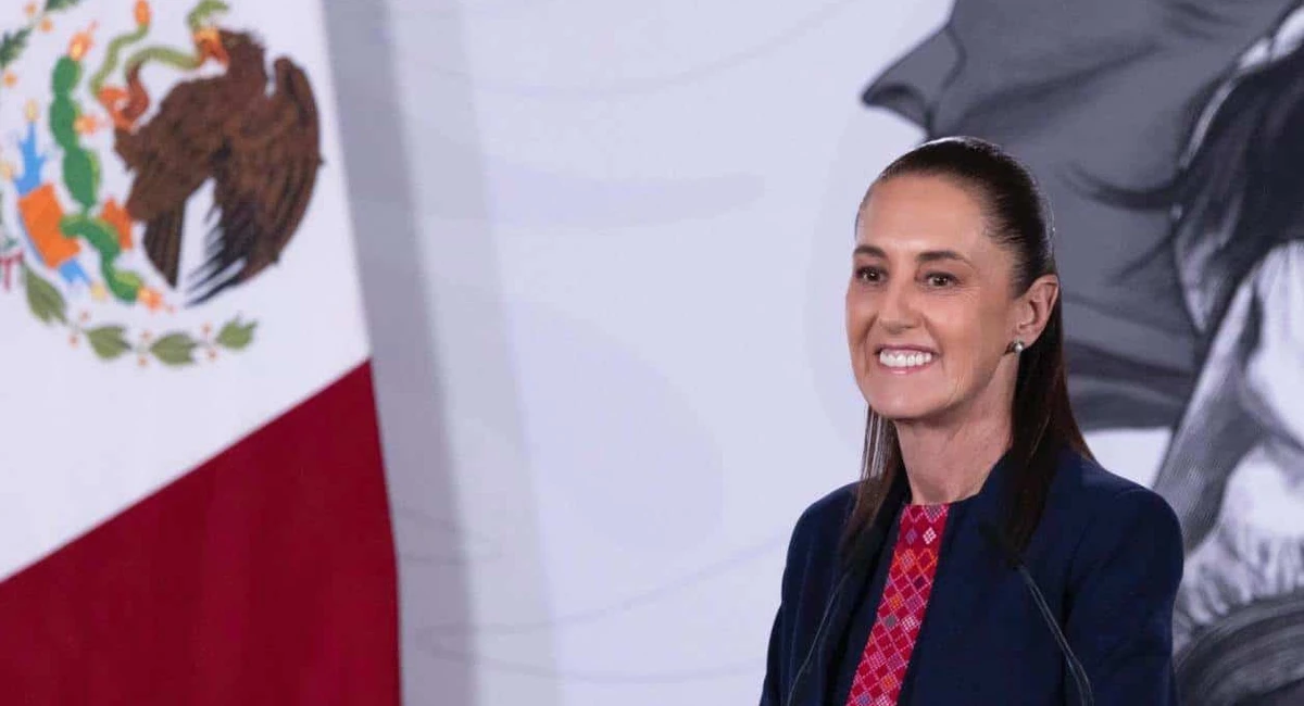 CNTE mantiene presión; Sheinbaum apuesta por el diálogo Claudia Sheinbaum aseguró que continúan las negociaciones con la CNTE y anunció una consulta nacional al magisterio para definir cambios al sistema USICAMM mientras siguen las protestas docentes. Foto: Presidencia