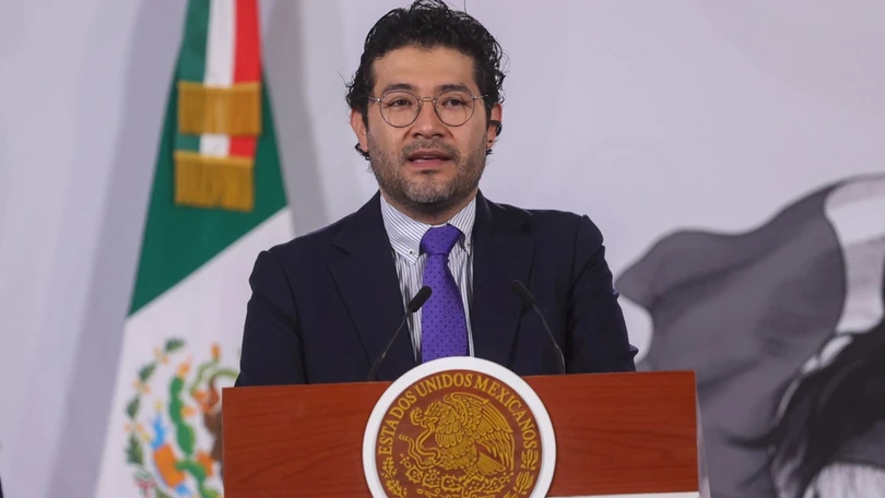 El titular de la Profeco, Iv&aacute;n Escalante, present&oacute; el supermercado con los mejores precios de los 24 productos de la canasta b&aacute;sica. Foto: Cuartoscuro