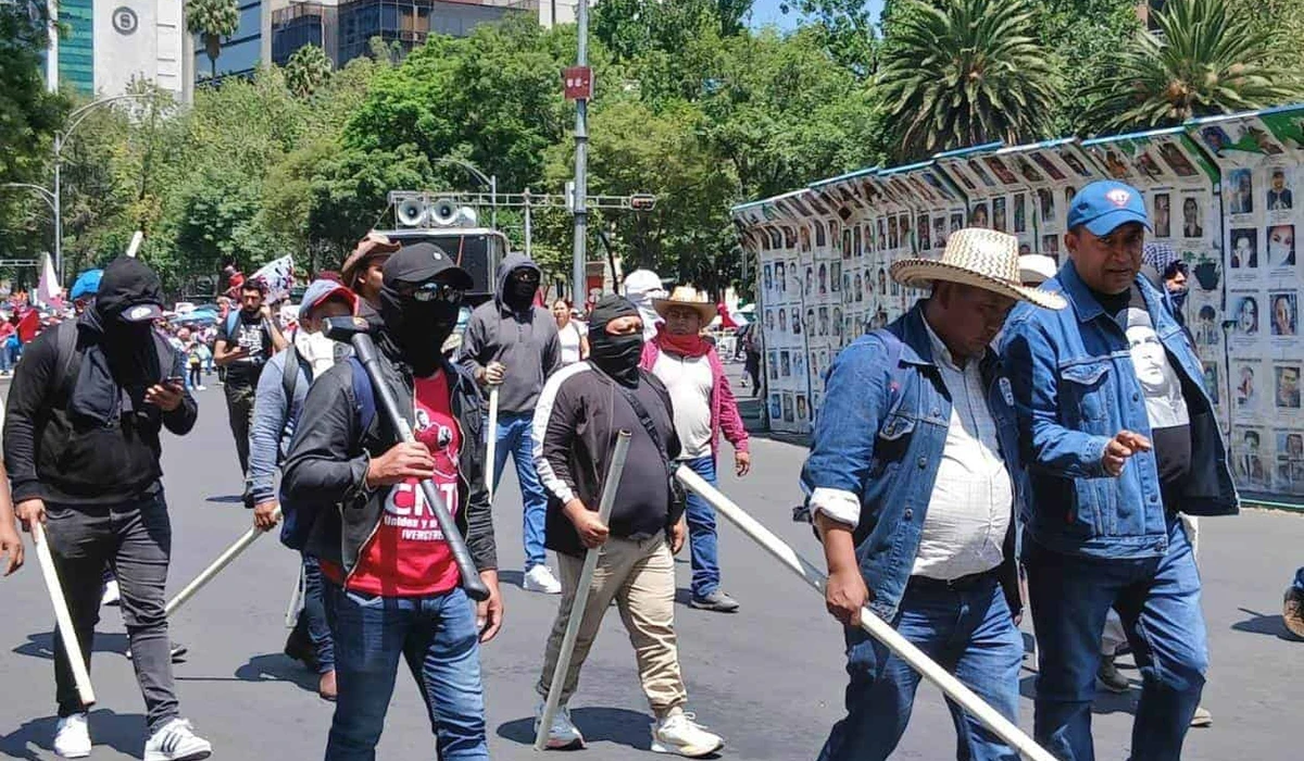 Sheinbaum acusa provocaciones en protesta de la CNTE y mantiene di&aacute;logo