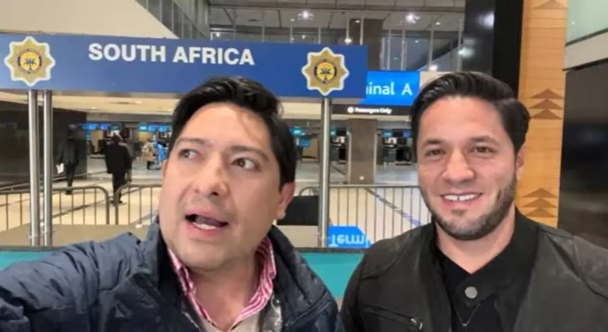 Liberan a los periodistas Julio Ibáñez y Daniel García, detenidos por judiciales en Sudáfrica Julio Ibáñez y Daniel García ya regresarán a México a reunirse con sus familias y prepararse para el Mundial 2026. Foto: Youtube @Julio Ibáñez