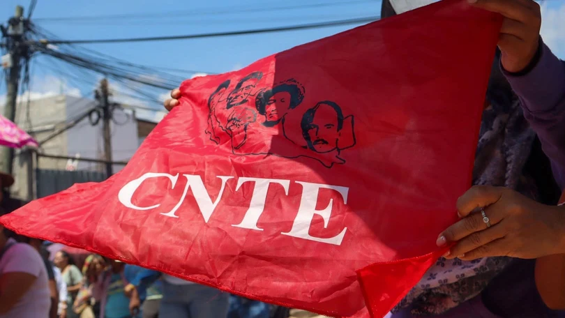 El paro es culpa del Estado: CNTE toma caseta y permite tr&aacute;nsito gratuito. Cuartoscuro.