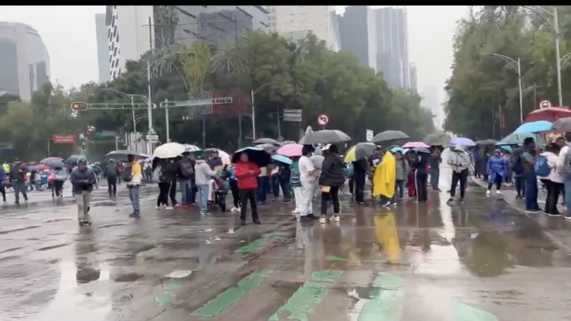 Pese a lluvias, CNTE bloquea Paseo de la Reforma Bloqueo de maestros de la CNTE