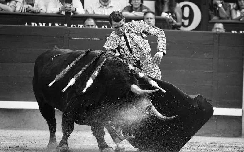 Clemente rescata una tarde sin toro