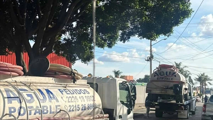 Conagua detecta extracción ilegal de agua en Puebla; recuperan suministro para 35 mil personas Aseguran 10 pipas tras detectar extracción irregular de agua. Conagua.