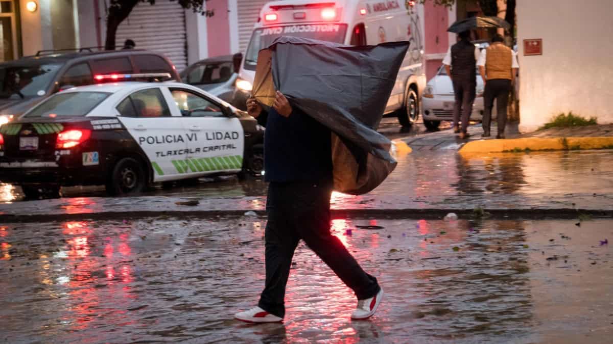 Depresión tropical Dos-E: Conagua llama a extremar precauciones en lista de estados afectados