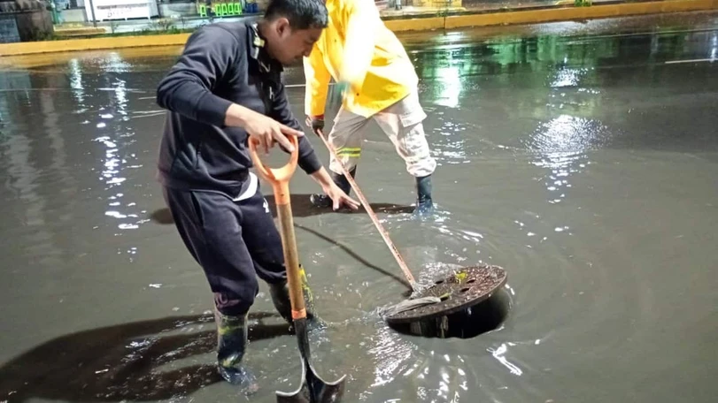 Adem&aacute;s de las lluvias, una megafuga de agua dej&oacute; inundaciones en la Colonia Vicente Guerrero. Foto: X @Alc_Iztapalapa