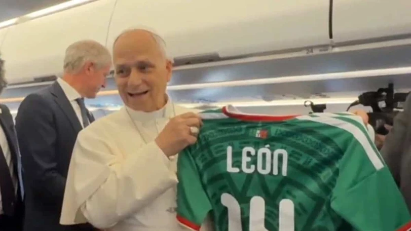 Papa León XIV posa con playera de la Selección Mexicana y envía mensaje rumbo al Mundial 2026 El pontífice también confesó que le va a Real Madrid