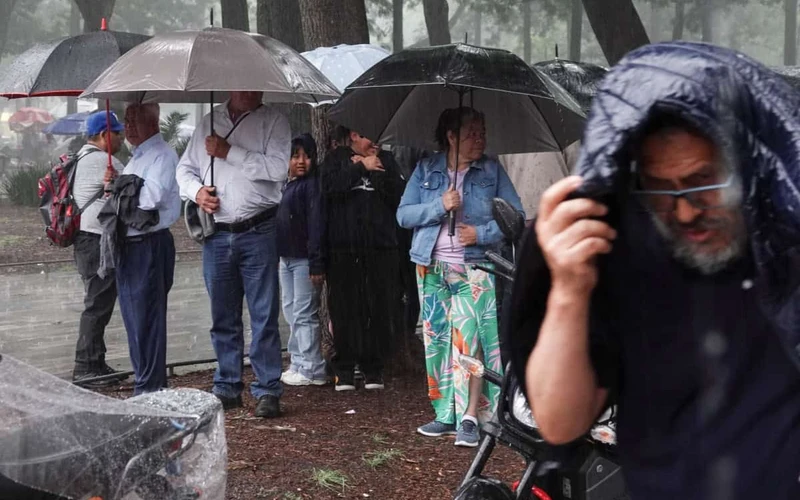 Lluvias en CDMX: Se inunda Calzada Ignacio Zaragoza