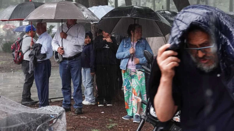 Lluvias en CDMX: Se inunda Calzada Ignacio Zaragoza Las fuertes lluvias, acumuló cierto caudal rápidamente en las vialidades y dejó bajo el agua los carriles centrales. Foto: Cuartoscuro