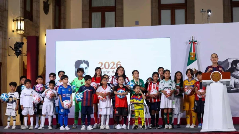Claudia Sheinbaum present&oacute; junto a la Federaci&oacute;n Mexicana de Futbol una estrategia para ampliar la formaci&oacute;n de ni&ntilde;as y ni&ntilde;os en todo el pa&iacute;s. Foto: Cuartoscuro