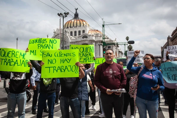 Comerciantes van contra la CNTE: denuncian pérdidas de hasta mil millones de pesos
