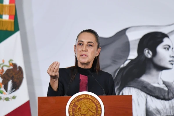 Sheinbaum niega acuerdo con EU para recibir deportados de terceros países