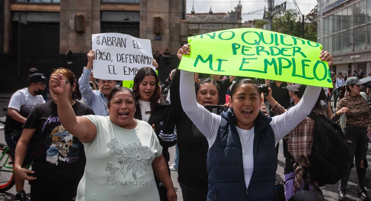 Video en redes muestra denuncias de comerciantes por baja afluencia de clientes en el centro de la CDMX Quejas de comerciantes por caída de ventas en el Centro Histórico.Reuters.