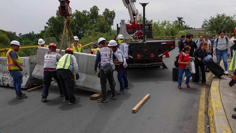 Blindan el aeropuerto capitalino con filtros de seguridad y barreras de concreto Instalan barreras de concreto en accesos al AICM. Cuartoscuro.