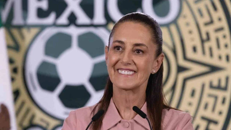 La mandataria defendi&oacute; el operativo desplegado alrededor del Estadio Ciudad de M&eacute;xico y sostuvo que el gobierno tiene la responsabilidad de garantizar tanto el derecho a la manifestaci&oacute;n como el acceso de los asistentes al encuentro inaugural. Foto: Especial