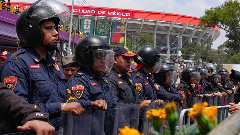 Videos Captan enfrentamiento afuera del Estadio Ciudad de México durante el Mundial 2026 Video Captan enfrentamiento afuera del Estadio Ciudad de México. Cuartoscuro.