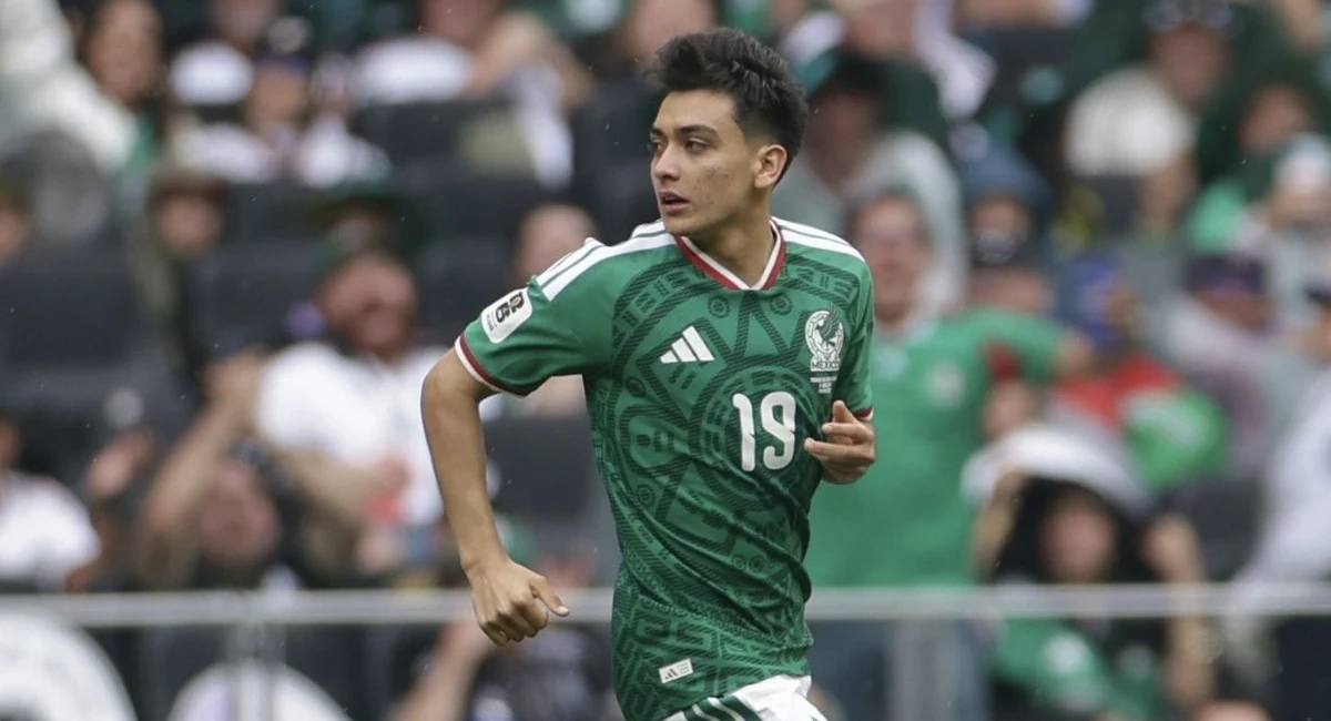 Gilberto Mora se convierte en primer menor de edad que juega un Mundial con México Foto: X @Xolos