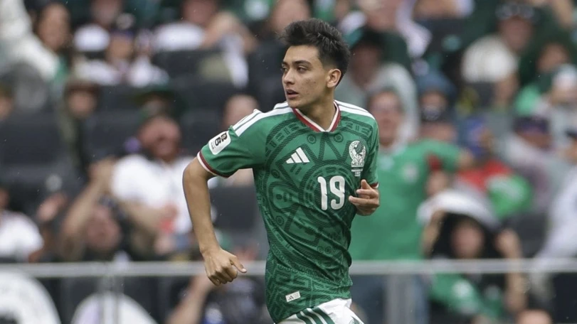 Gilberto Mora se convierte en primer menor de edad que juega un Mundial con México Foto: X @Xolos