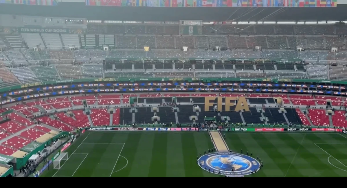 Reaniman a aficionado en el Estadio Azteca previo al inicio del Mundial 2026 Entre la fiesta mundialista, un hombre fue atendido por equipos de emergencia. Foto: Redes Sociales