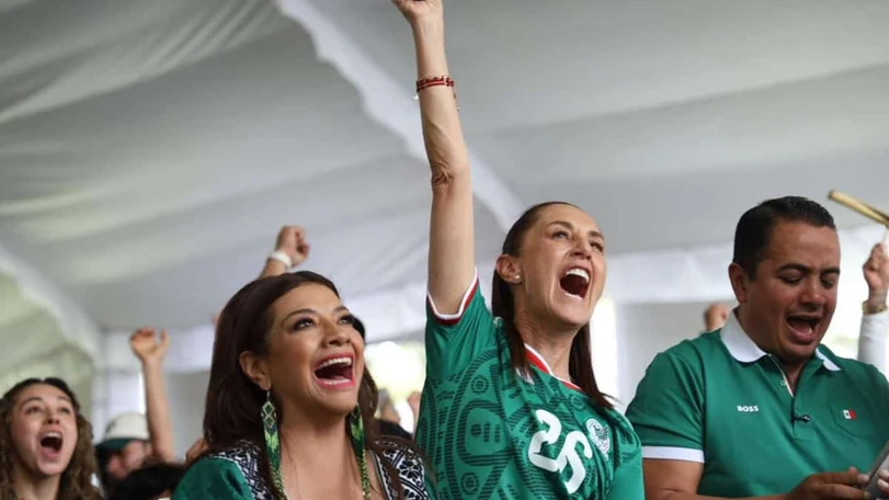 Sheinbaum y Clara Brugada gritan gol en primer partido de la Selección Nacional GOOOL. La presidenta de México y la jefa de Gobierno de la CDMX festejaron los goles de la Selección Nacional en Deportivo Los Galeana. Foto: X @ClaraBrugadaM