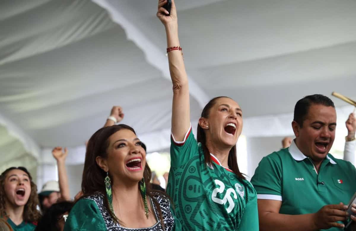Sheinbaum y Clara Brugada gritan gol en primer partido de la Selección Nacional GOOOL. La presidenta de México y la jefa de Gobierno de la CDMX festejaron los goles de la Selección Nacional en Deportivo Los Galeana. Foto: X @ClaraBrugadaM