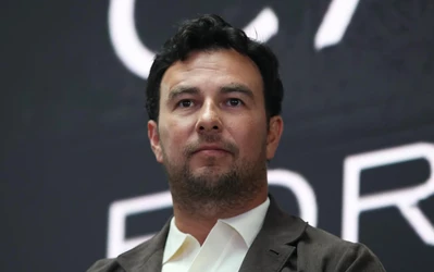 Checo P&eacute;rez tiene problem&aacute;tica sesi&oacute;n de pr&aacute;cticas en Barcelona con sanci&oacute;n y advertencia